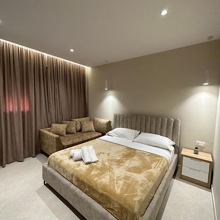 Beachfront Apartment With Balcony Vlore Exterior photo