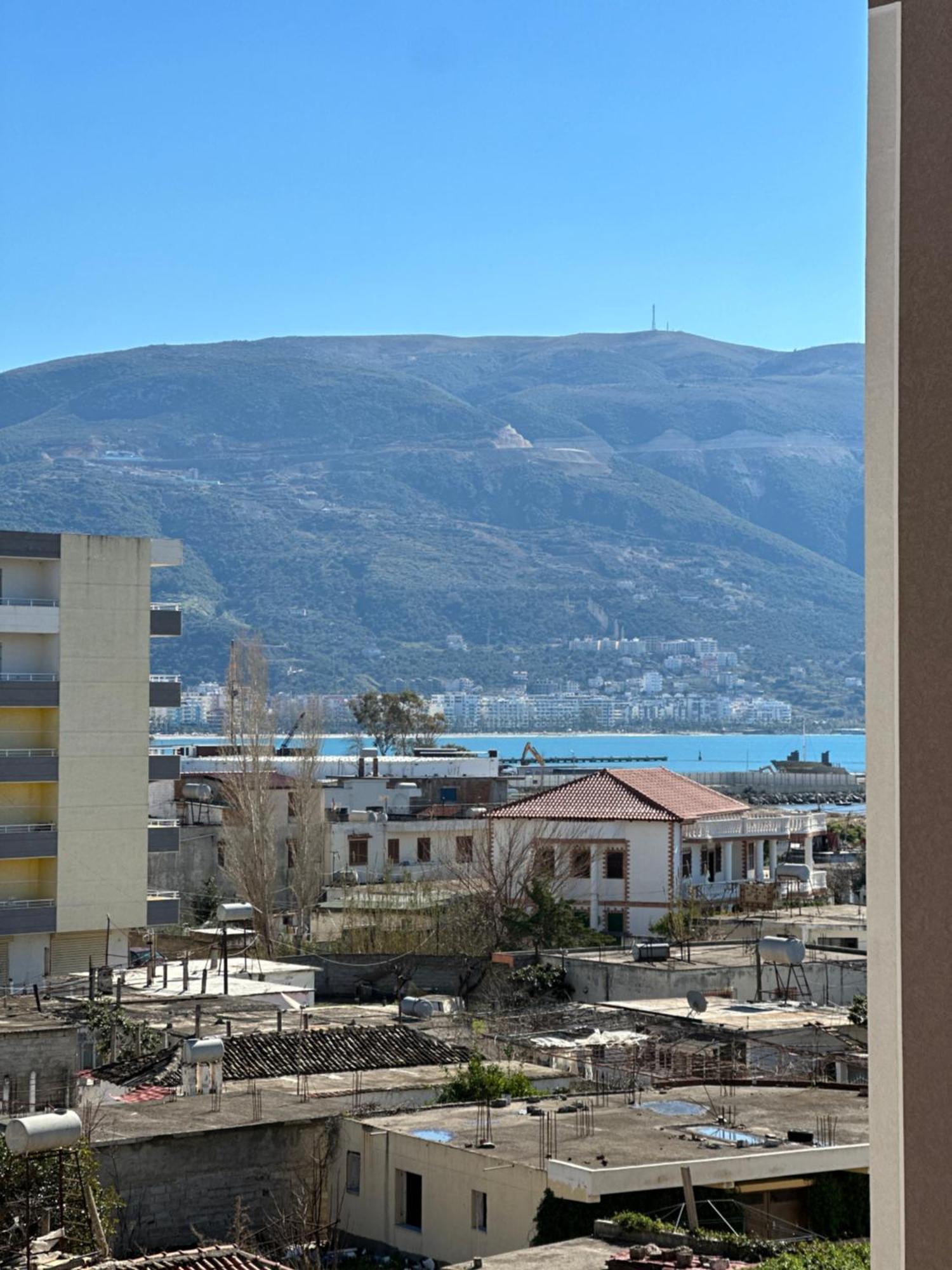 Beachfront Apartment With Balcony Vlore Exterior photo