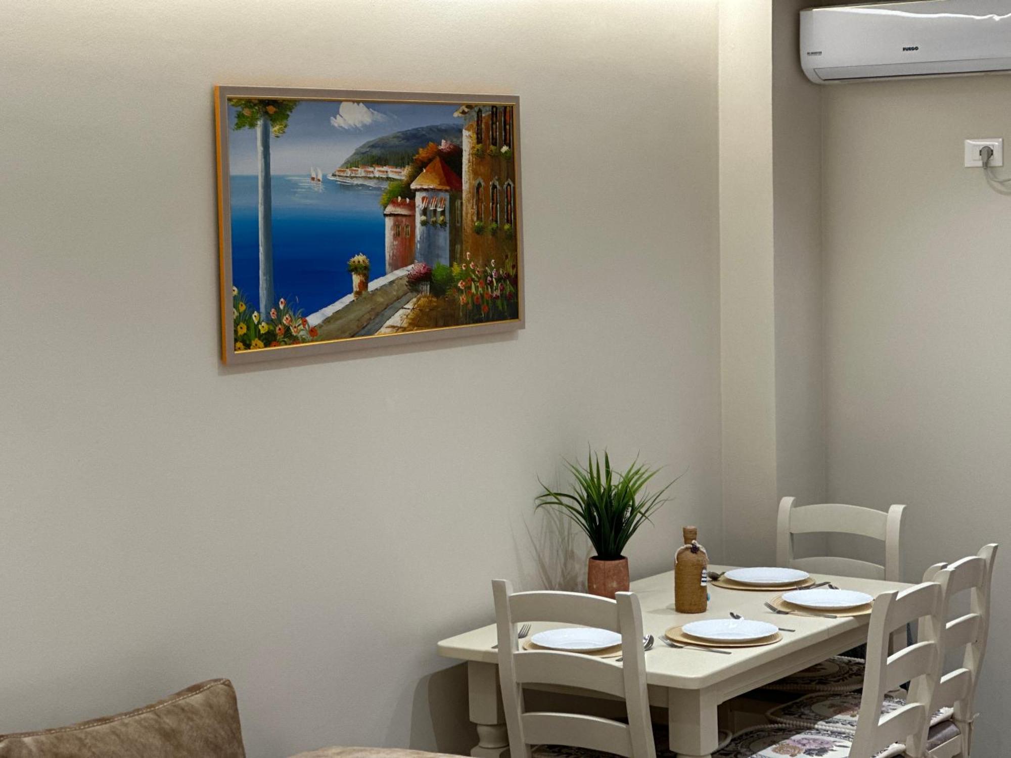 Beachfront Apartment With Balcony Vlore Exterior photo
