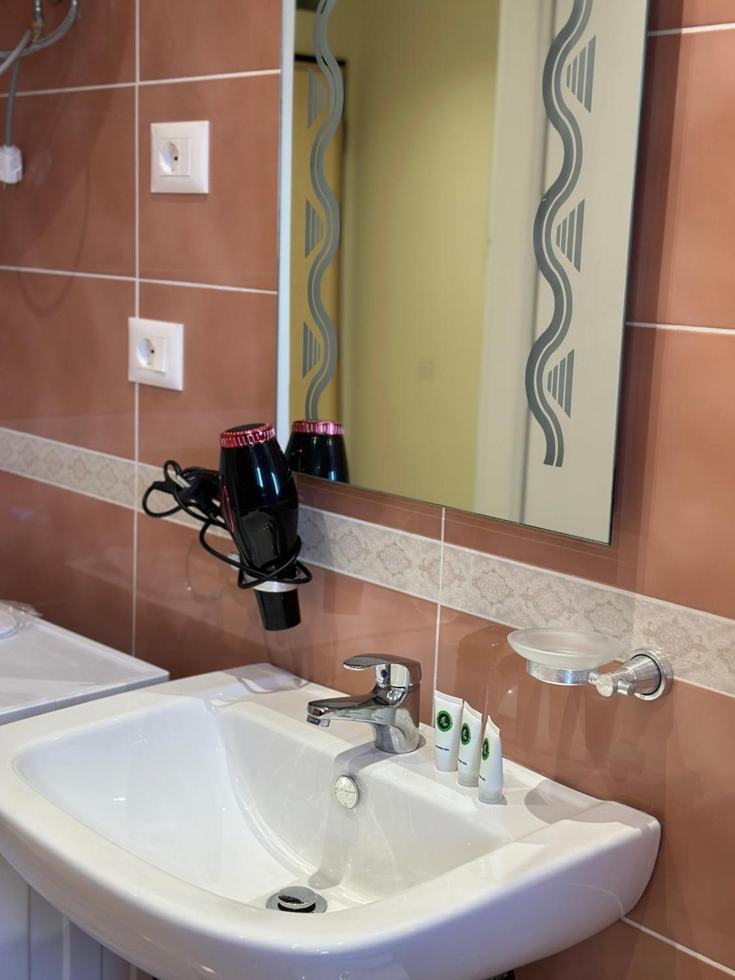 Beachfront Apartment With Balcony Vlore Exterior photo