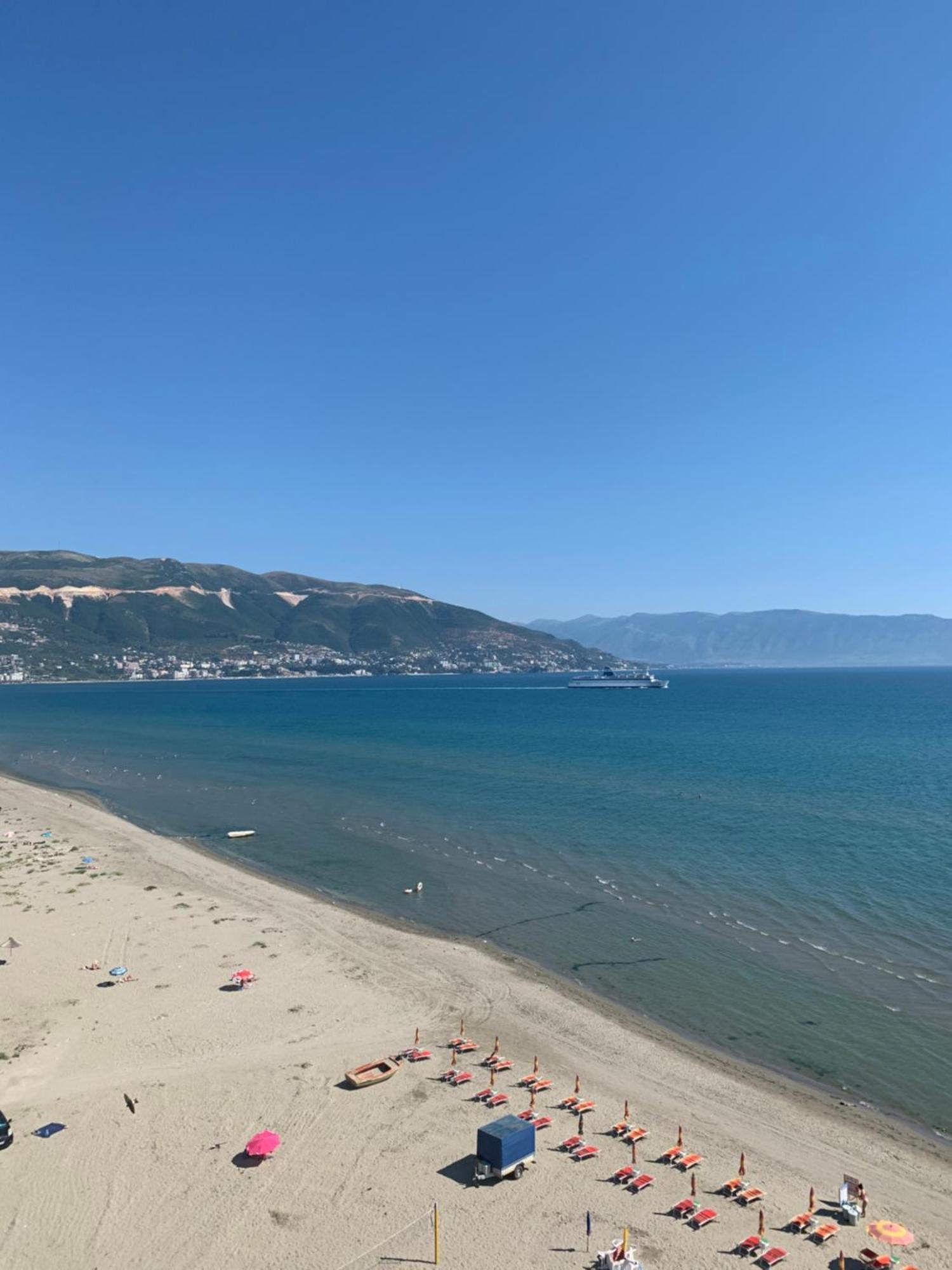Beachfront Apartment With Balcony Vlore Exterior photo